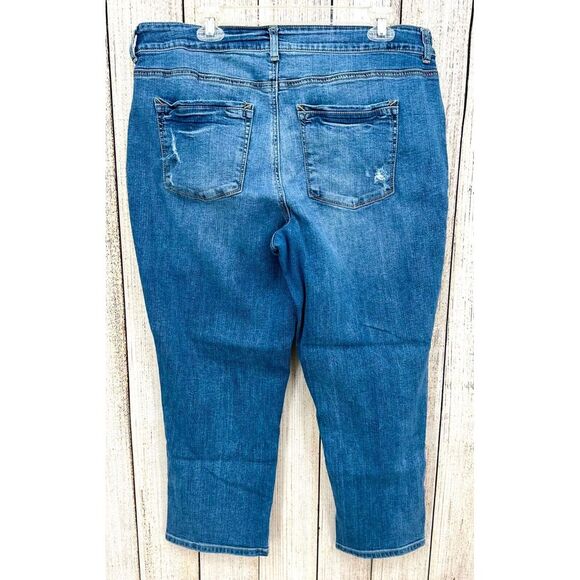Maurices Jeans Size 18 Medium Wash Distressed Ripped Boyfriend Cropped Denim - Picture 2 of 7